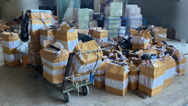Ημαθία: Αστυνομικός σκύλος «ξετρύπωσε» λαθραία καπνικά προϊόντα και παράνομα φυτοφάρμακα