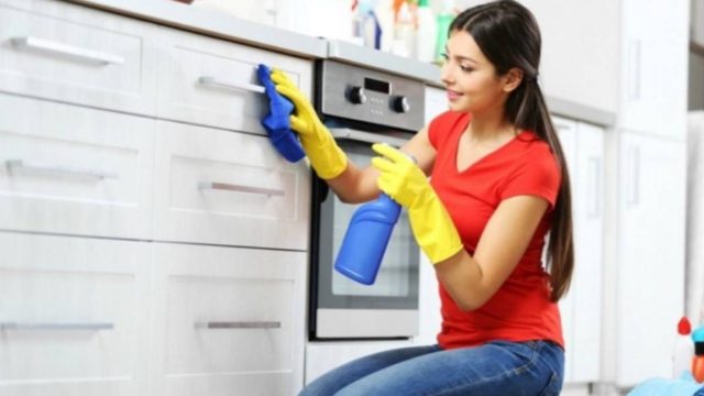 Εύκολα και γρήγορα tips για να καθαρίσεις τον φούρνο χωρίς να χρησιμοποιήσεις χημικά!
