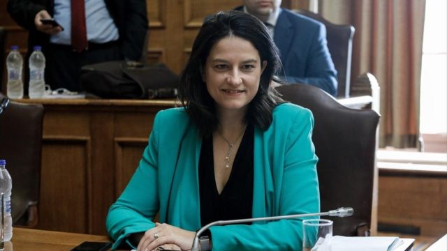 Νίκη Κεραμέως: Voucher 200 ευρώ για εκπαιδευτικούς