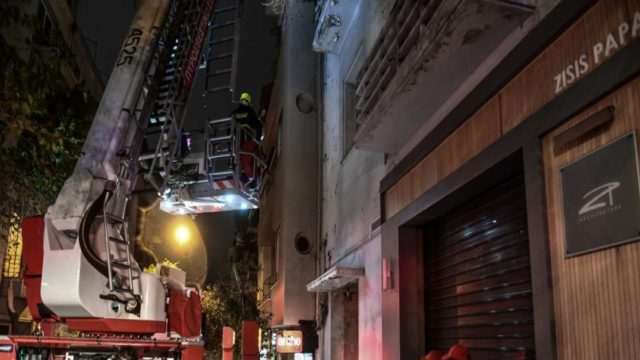 Τραγωδία στο Κολωνάκι: Χήρα πρώην υπουργού του ΠΑΣΟΚ η 87χρονη που απανθρακώθηκε