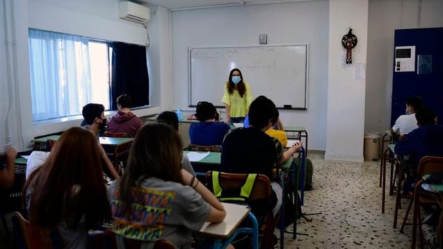 Άνοιγμα σχολείων στις 10 Ιανουαρίου: Τρία self test την πρώτη εβδομάδα – Τι θα συμβεί αν βρεθεί κρούσμα στην τάξη