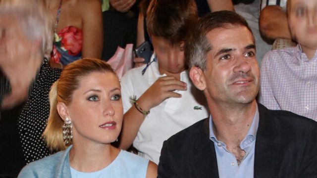 Μίλησε δημόσια για την περιπέτειά της η Σία Κοσιώνη: Στο πλευρό της ο Κώστας Μπακογιάννης