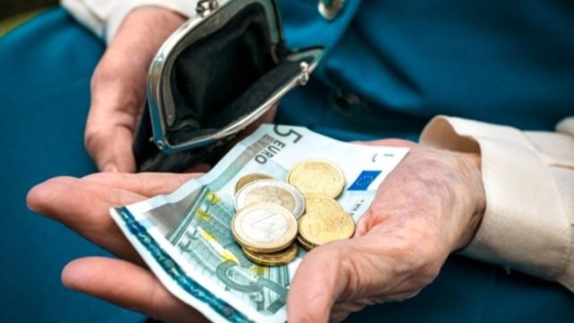Εθνικές συντάξεις: Τι αλλάζει το 2022 και για ποιους