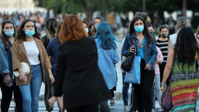 Πόσο προστατεύει η τρίτη δόση από την Όμικρον – Ποια εμβόλια θεωρούνται πιο αποτελεσματικά