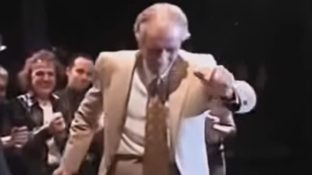 Λέβεντης μέχρι το τέλος: Το τελευταίο ζεϊμπέκικο του Γρηγόρη Μπιθικώτση που προκαλεί ρίγος