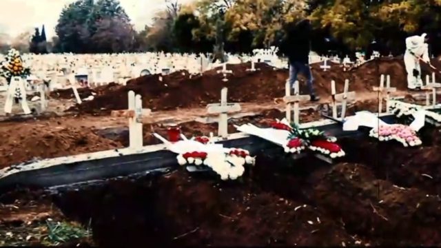 Σκηνές Αποκάλυψης – Ηγουμενίτσα: Άνδρας τυλίχθηκε στις φλόγες μέσα σε νεκροταφείο