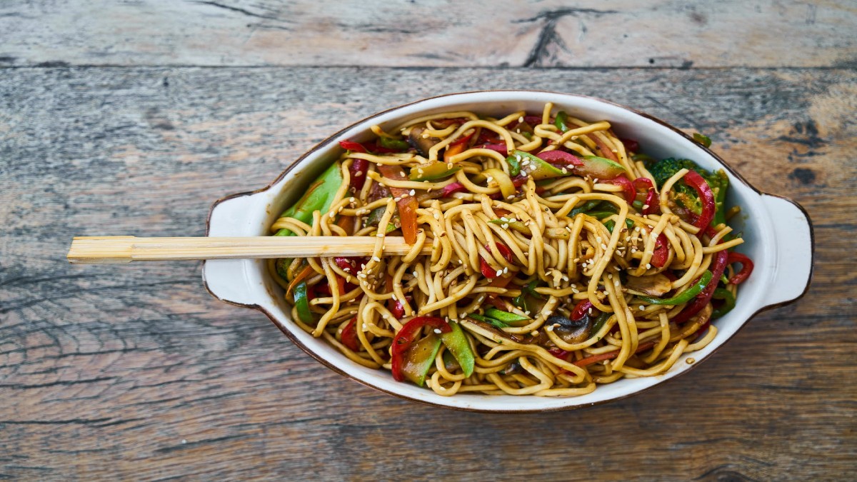 Συνταγή από τον παράδεισο: Noodles με μοσχαρίσιο κιμά