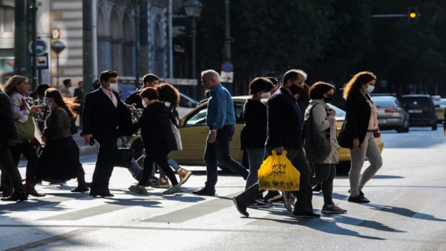 Κορωνοϊός – Νέα μέτρα: Σκέψεις για χαλάρωση των περιορισμών μετά και το άνοιγμα των σχολείων – Τα δύο σενάρια