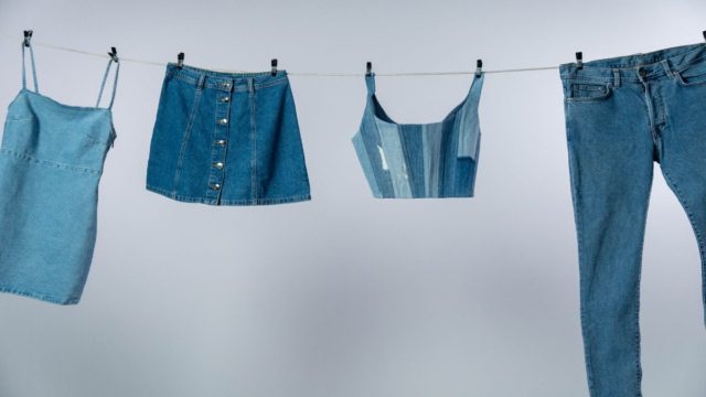Τρέξτε να προλάβετε: Το τζιν παντελόνι από τα ZARA, που πρέπει να υπάρχει σε κάθε γυναικεία ντουλάπα