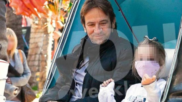 Ντυμένη με adidas παπούτσια και λουλουδέ φόρμα – Μόνοι τους βόλτα στην Κηφισιά Μαρίνα και Ματέο Παντζόπουλος