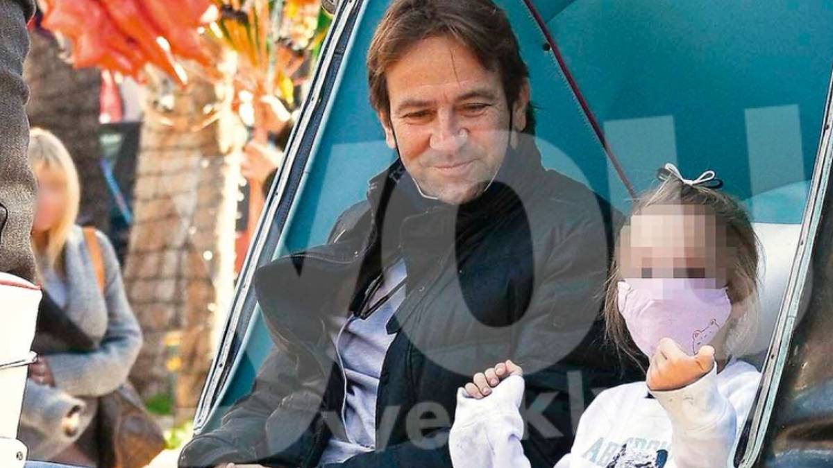 Ντυμένη με adidas παπούτσια και λουλουδέ φόρμα – Μόνοι τους βόλτα στην Κηφισιά Μαρίνα και Ματέο Παντζόπουλος