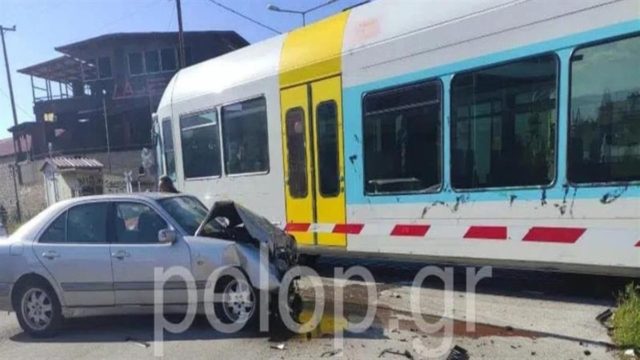 Σοκαριστικό τροχαίο αυτοκινήτου με τρένο του Προαστιακού στην Πάτρα – Έντρομοι οι επιβάτες (photos-video)