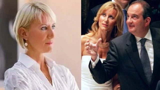«Αριστοκράτισσα από τις λίγες»: Η Νατάσα Παζαΐτη ποζάρει με εφαρμοστό φόρεμα μέσα στο αρχοντικό σαλόνι της