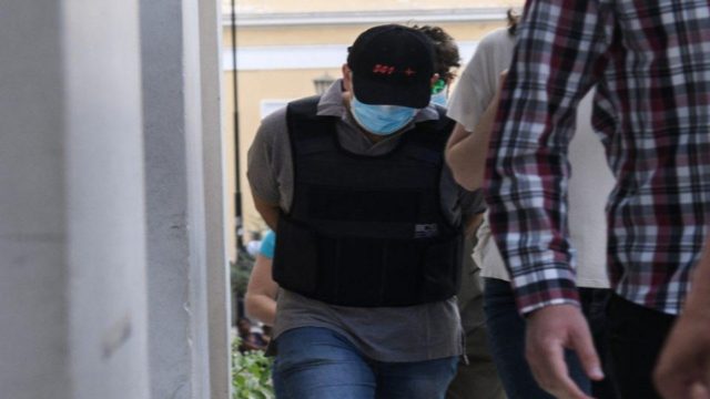 “Ψευτογιατρός” : Συγκλονίζει νέα μαρτυρία ασθενούς με σκλήρυνση κατά πλάκας – Ουρές σε μοναστήρι για να εξετάσει
