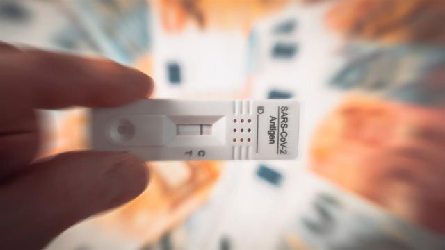 Διευκρινίσεις για την απουσία εργαζόμενου από τη δουλειά λόγω… κορωνοϊού – Τι ισχύει με το rapid test