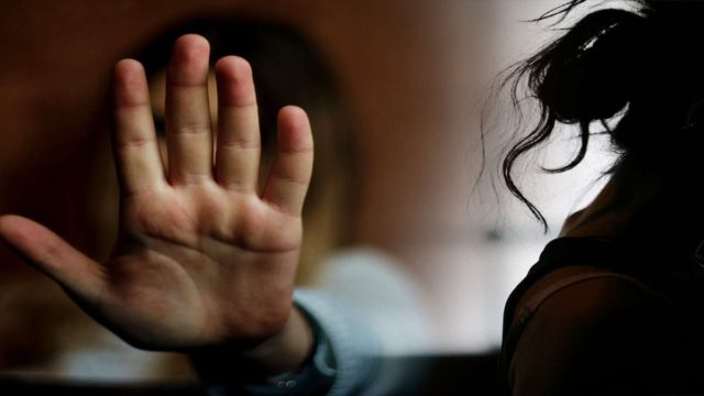 Η συγκλονιστική μαρτυρία της 34χρονης καλλιτέχνιδας που έπεσε θύμα revenge porn: “Έχω κάνει απόπειρες αυτοκτονίας” (video)