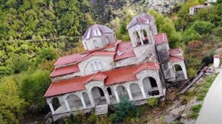 Η φωτογραφία της ημέρας: Ροπωτό, το χωριό φάντασμα που βουλιάζει