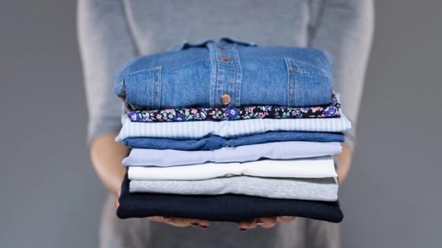 Θαυματουργό αλουμινόχαρτο: Το απίθανο tip για να κρατήσετε τα ρούχα σαν καινούργια