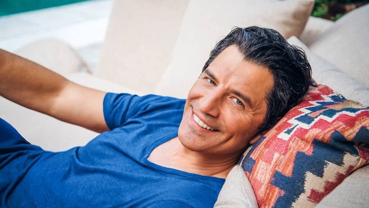 Απίστευτη ομοιότητα: Έχετε δει τον πατέρα του Σάκη Ρουβά;
