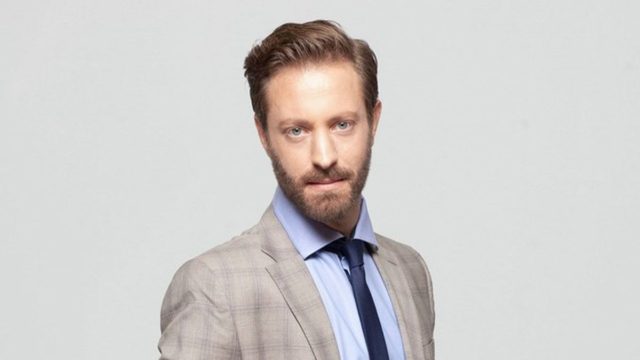 Ποιός είναι ο Ηρακλής Δελλής από τη “Σκοτεινή Θάλασσα” ή κατα κόσμον Μιχάλης Συριόπουλος;