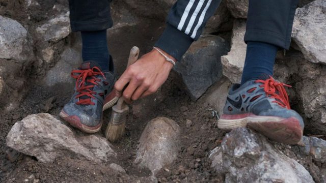 Γυάλινο μπολ σχεδόν 2.000 ετών βρέθηκε άθικτο στην Ολλανδία (εικόνα)