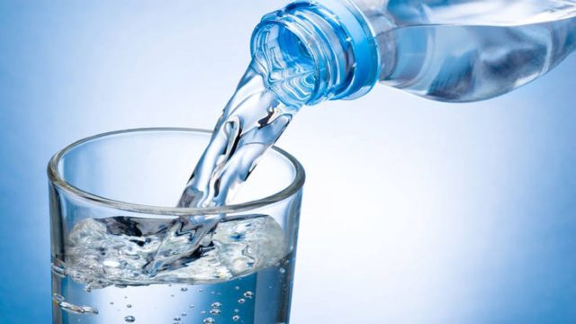 7+1 σημάδια που δείχνουν ότι δεν πίνετε αρκετό νερό