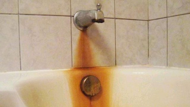 Η έξυπνη λύση: Πώς να αφαιρέσετε την σκουριά από την μπανιέρα και τον νιπτήρα