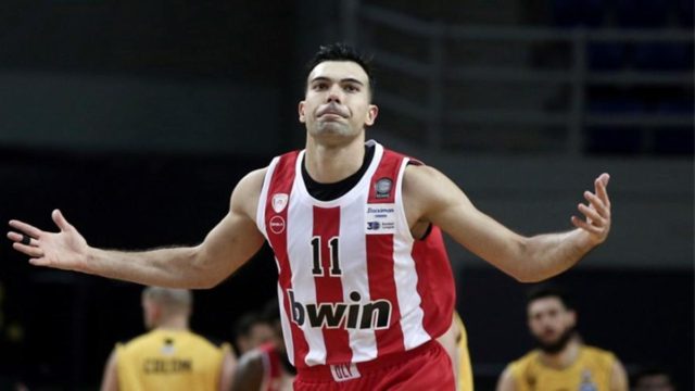 Basket League: Μέγας Σλούκας – Το γύρισε μόνος του από το -16 και έσωσε τον Ολυμπιακό από τα “δόντια” της ΑΕΚ! (video)
