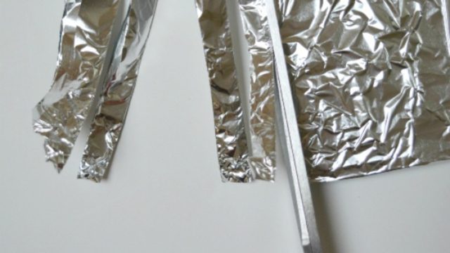 Γιατί βάζουμε αλουμινόχαρτο στο στεγνωτήριο ρούχων;