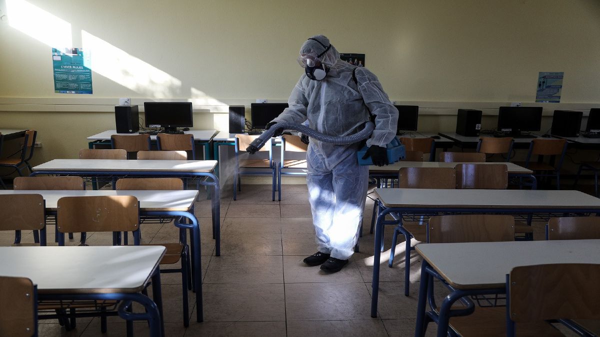Στον «αέρα» το άνοιγμα των σχολείων πριν καν ξαναλειτουργήσουν! «Το Σαββατοκύριακο μπορεί να αλλάξουν τα μέτρα» – Καμπανάκι ειδικών