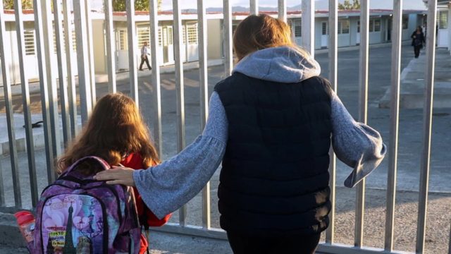Κορωνοϊός – Σχολεία: Άδεια ειδικού σκοπού για γονείς παιδιών που νοσούν – Όλες οι νέες αλλαγές