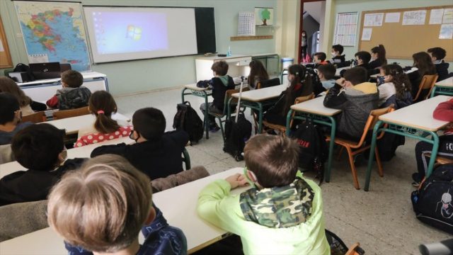 Οριστικό: Ανοίγουν κανονικά τα σχολεία τη Δευτέρα (10/1) – Οι προϋποθέσεις και όσα αλλάζουν (video)