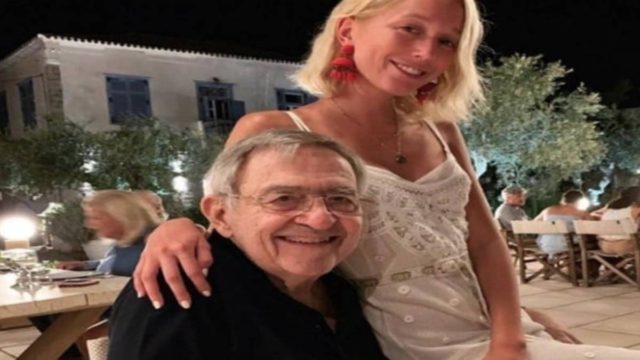 Γυναικάρα: Δείτε την εγγονή τους τέως βασιλιά Κωνσταντίνου σε σeξι αμφίεση!