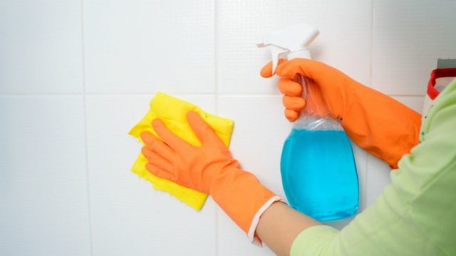 Διώξτε τη μούχλα και τους μύκητες από το ντους πανεύκολα και φυσικά!