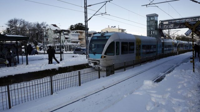 Κακοκαιρία Ελπίδα: Μήνυση κατά παντός υπευθύνου από επιβάτες του τρένου που «κόλλησε» στη Λιβαδειά