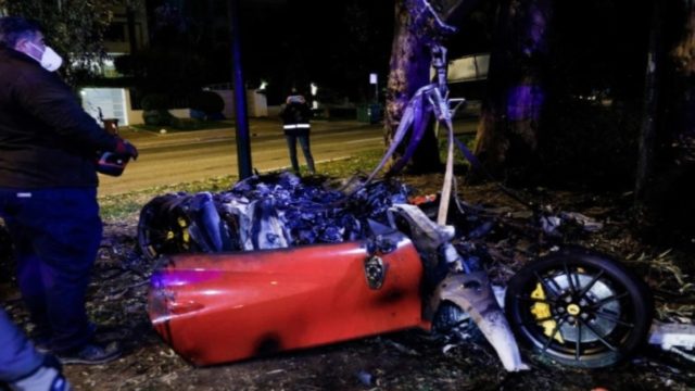 Τροχαίο με Ferrari στη Βούλα: Εικόνες – σοκ από το σημείο! «Ήταν σαν να γινόταν σεισμός – Είδα τον οδηγό και τη γυναίκα του…» – Ανατριχιαστικές μαρτυρίες
