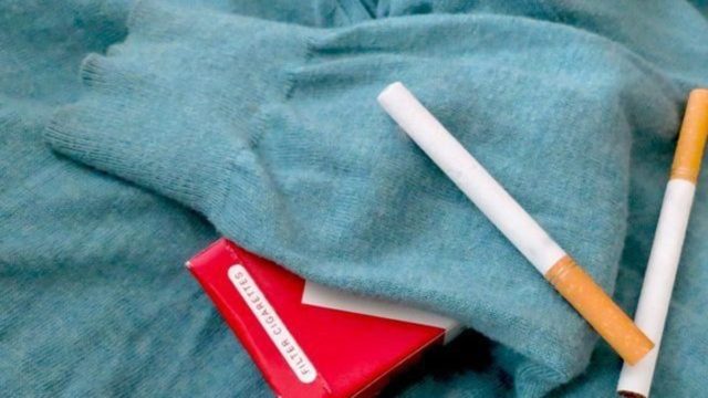 Πώς φεύγει η μυρωδιά του τσιγάρου από τα ρούχα;