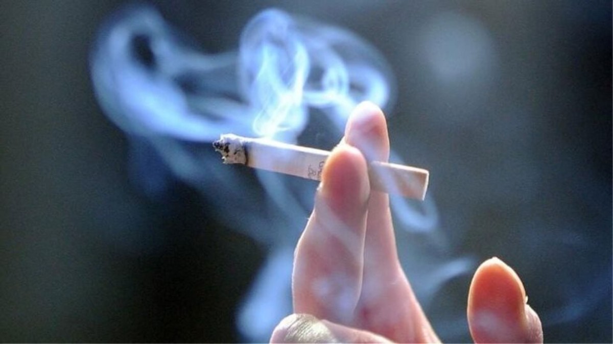 Το μυστικό για να βγάλεις τη μυρωδιά του τσιγάρου από τα ρούχα