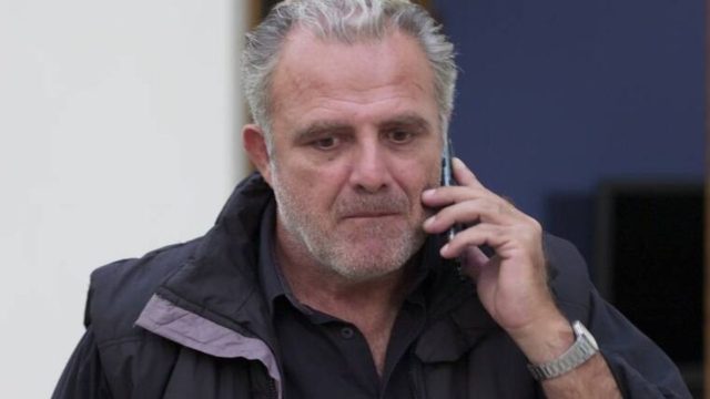 Η Γη της Ελιάς: Ο Στάθης κλέβει την Ιουλία