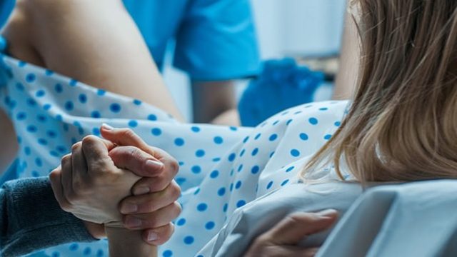 Γεννητούρια στον δρόμο – Βόλος: Κοριτσάκι ήρθε στη ζωή στην εξώπορτα του σπιτιού, μπροστά στα μάτια ταξιτζή