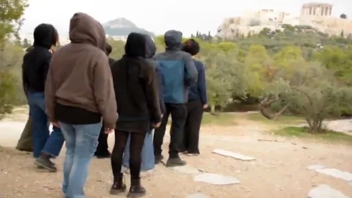 Ξεπαρθενών – “Ξεφτίλα και ντροπή”: Ξεσπούν οι φύλακες αρχαιοτήτων για την ταινία με ζευγάρι να κάνει σ@ξ στην Ακρόπολη (video)
