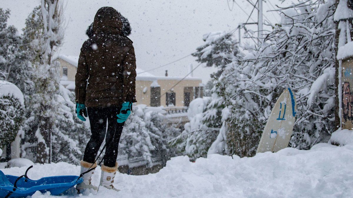 Κακοκαιρία “Ελπίς” – Χιόνια αυτή την ώρα σε πολλές περιοχές της Αττικής