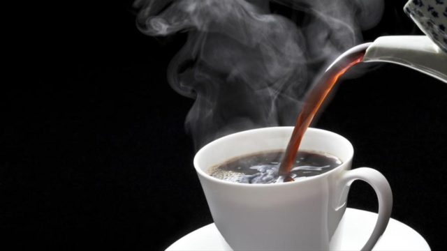Αυτός είναι ο πολύ σοβαρός λόγος που δεν πρέπει να πίνετε καυτά τα ροφήματα