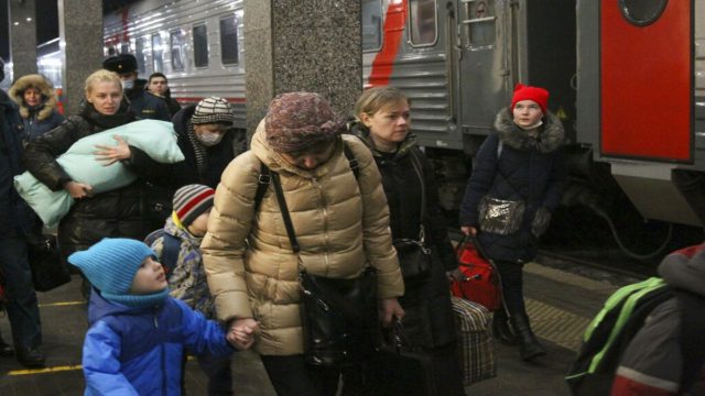 Πόλεμος στην Ουκρανία: Έλληνες ανοίγουν τα σπίτια τους σε Ουκρανούς πρόσφυγες