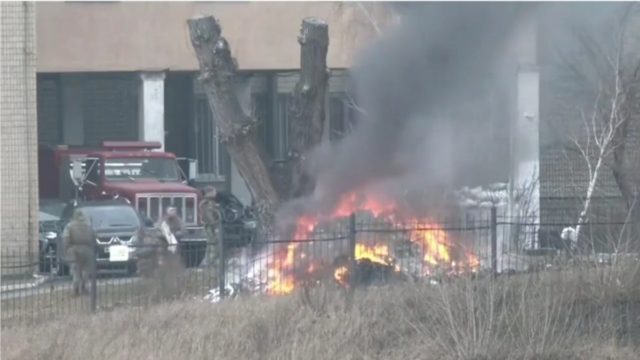 Πόλεμος στην Ουκρανία: Μυστικές υπηρεσίες καίνε κυβερνητικά έγγραφα – Φόβοι για σφοδρή ρωσική επίθεση (video)