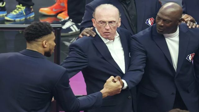 «Λύγισε» ο Γιάννης: «Δάκρυσα, δε θα έπρεπε να είμαι εδώ» – Η χειραψία με τον Τζόρνταν (video)