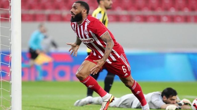 Super League: «Γονάτισε» την ψυχωμένη ΑΕΚ ο Ολυμπιακός
