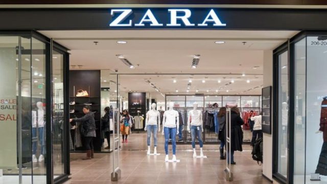 Το 70s φόρεμα των Zara με 7,99 ευρώ που θα πρωταγωνιστήσει την άνοιξη