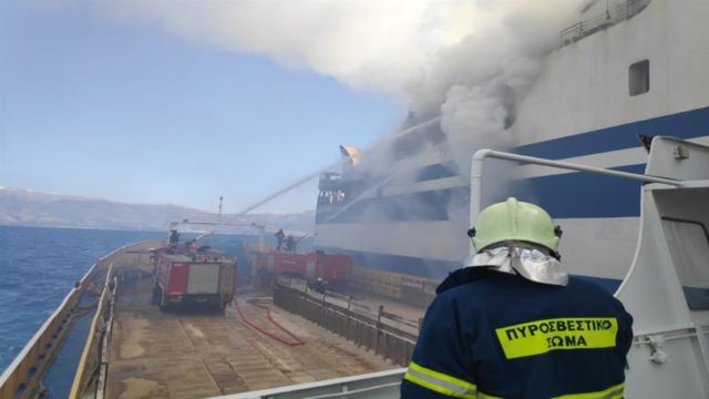 Φωτιά στο Euroferry Olympia – Κέρκυρα: Αίσιο τέλος για τους δύο εγκλωβισμένους στο φλεγόμενο πλοίο – Συνεχίζονται οι έρευνες