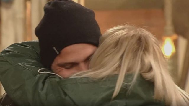Παίρνει ξανά “φωτιά” η Φάρμα – Νέα φλογερά φιλιά για Ηλιάδη και Αναστασιάδη